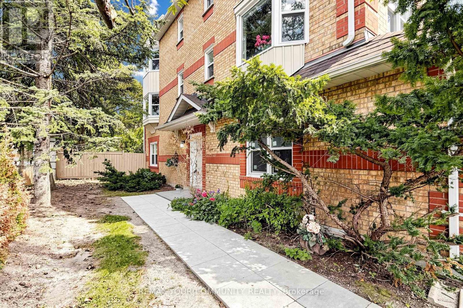 1 EDENBRIDGE DRIVE, Vaughan (Beverley Glen) — photo 3