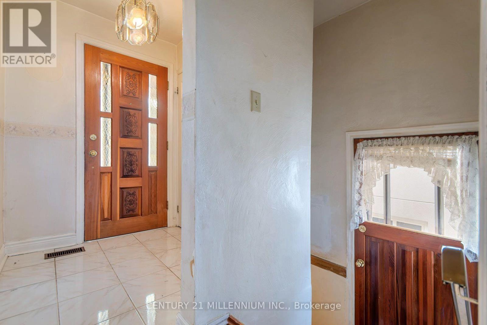 16 ROCHDALE AVENUE, Toronto (Caledonia-Fairbank) — photo 7