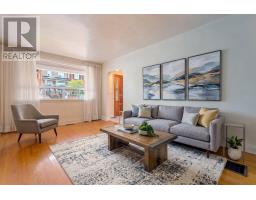 16 Rochdale Avenue, Toronto, ON M6E1X2 Photo 9