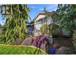 Primary Bedroom - 211 Saturna Dr, Qualicum Beach, BC V9K2P5 Photo 13