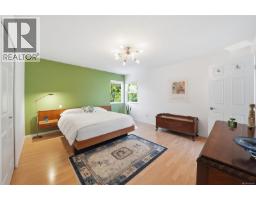 Living room - 211 Saturna Dr, Qualicum Beach, BC V9K2P5 Photo 6