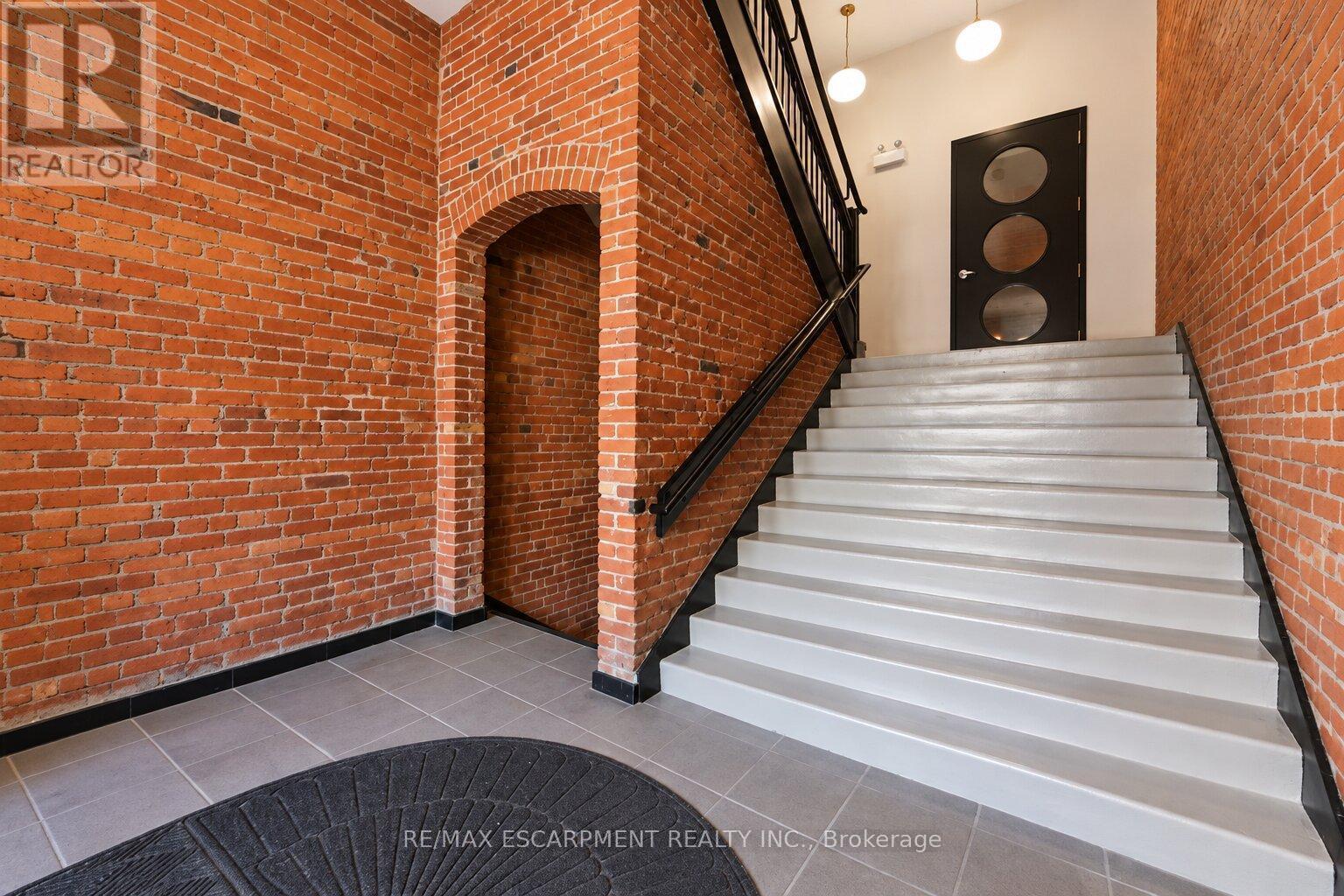 16 - 357 HUNTER STREET W, Hamilton (Kirkendall) — photo 4