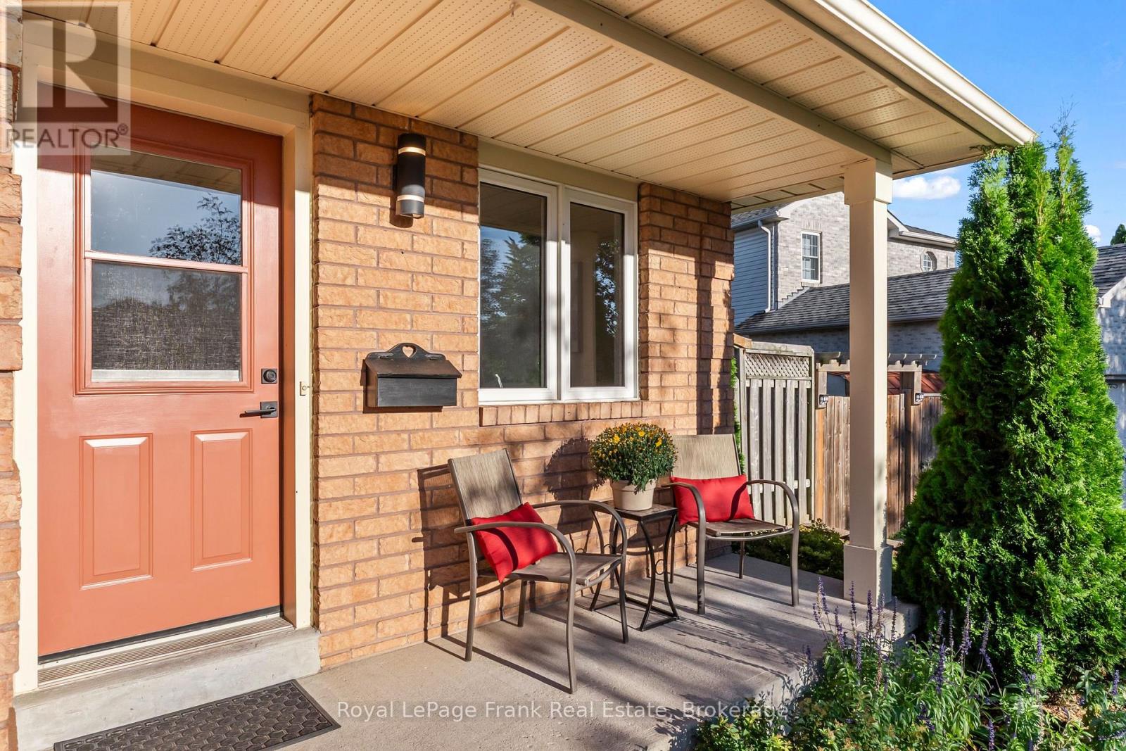 97 Firwood Avenue, Clarington (Courtice), Ontario, L1E3B3, Clarington (Courtice), Ontario — photo 4 of 5