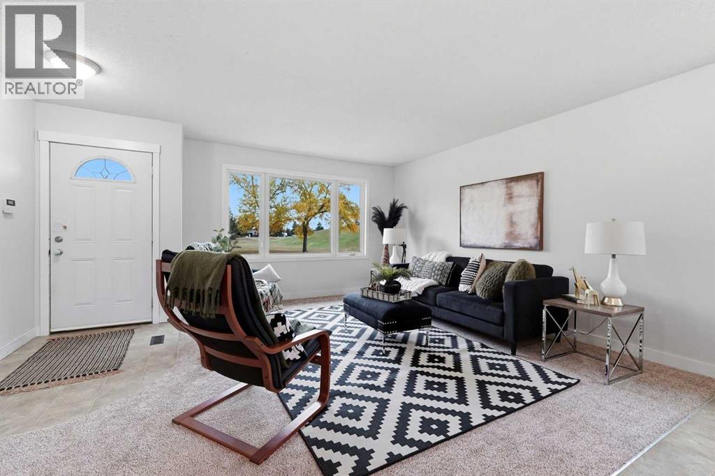 Listing photo – 5012 38A Avenue, Red Deer