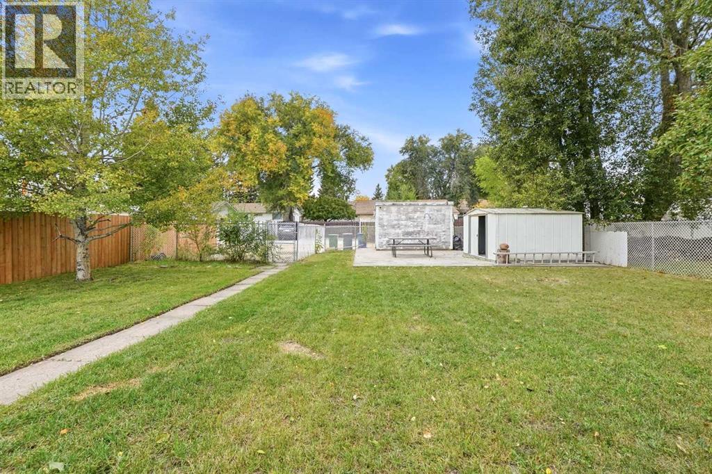 Listing photo – 5012 38A Avenue, Red Deer