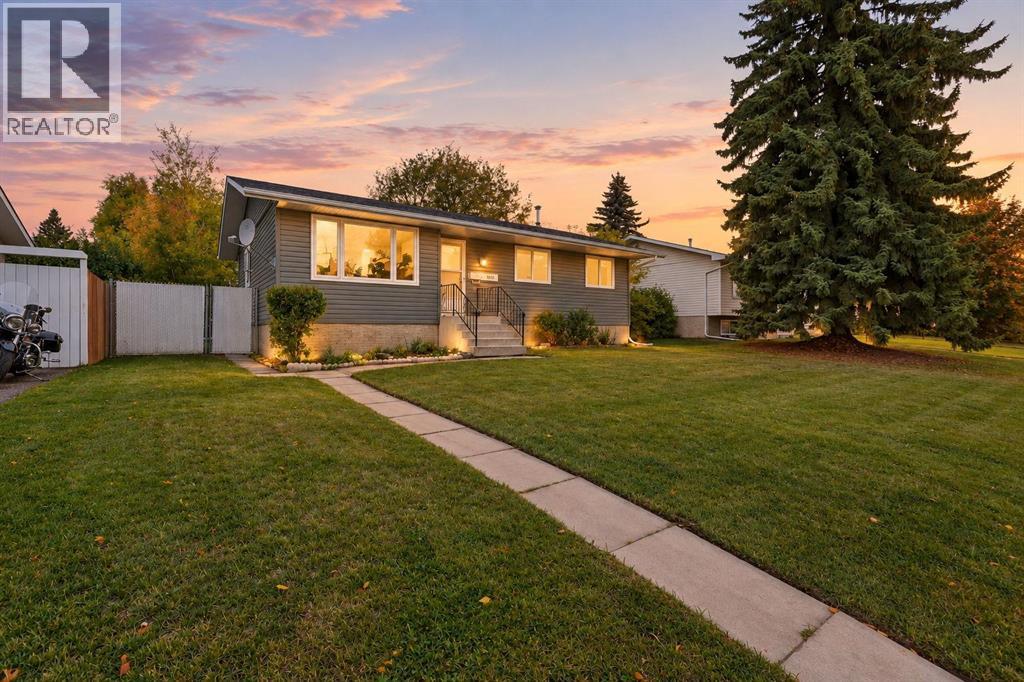 Listing photo – 5012 38A Avenue, Red Deer