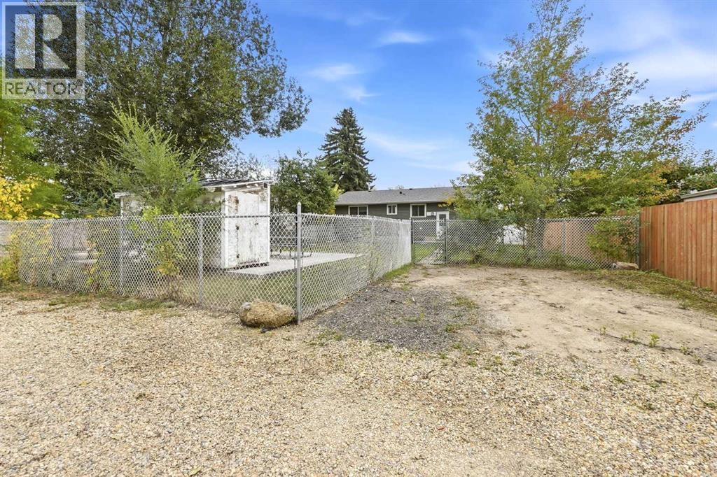 Listing photo – 5012 38A Avenue, Red Deer