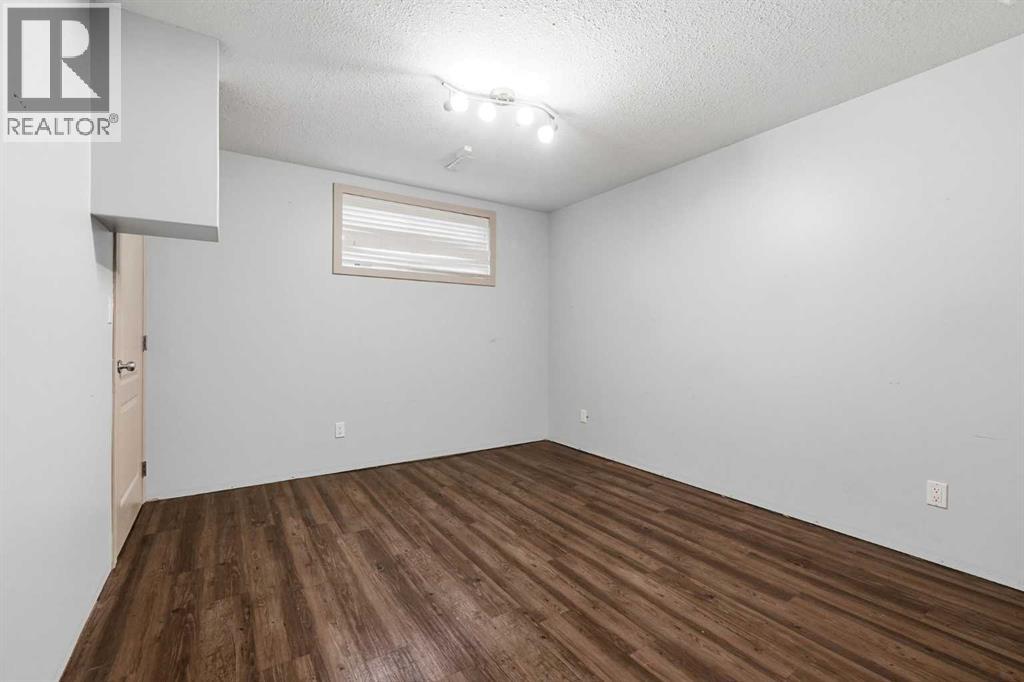 Listing photo – 5012 38A Avenue, Red Deer