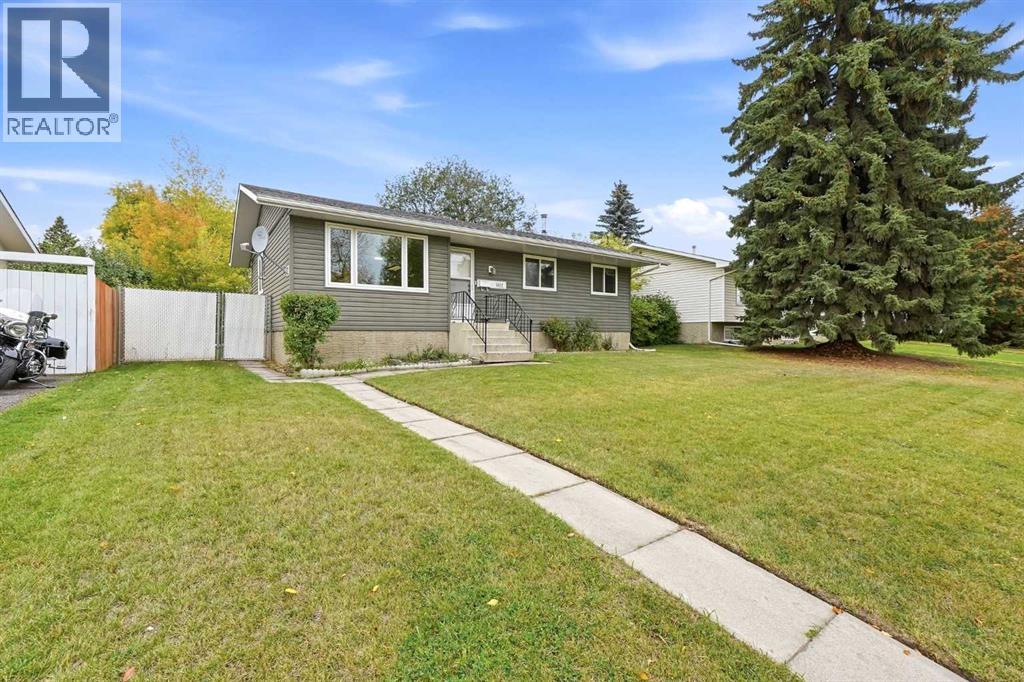 Listing photo – 5012 38A Avenue, Red Deer