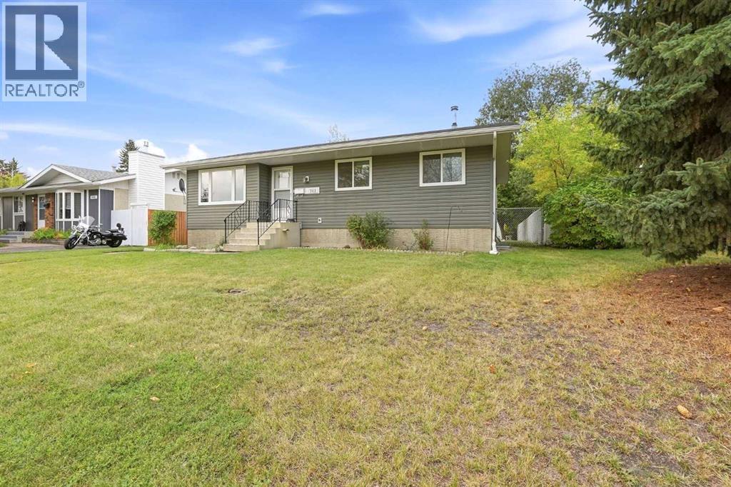 Listing photo – 5012 38A Avenue, Red Deer