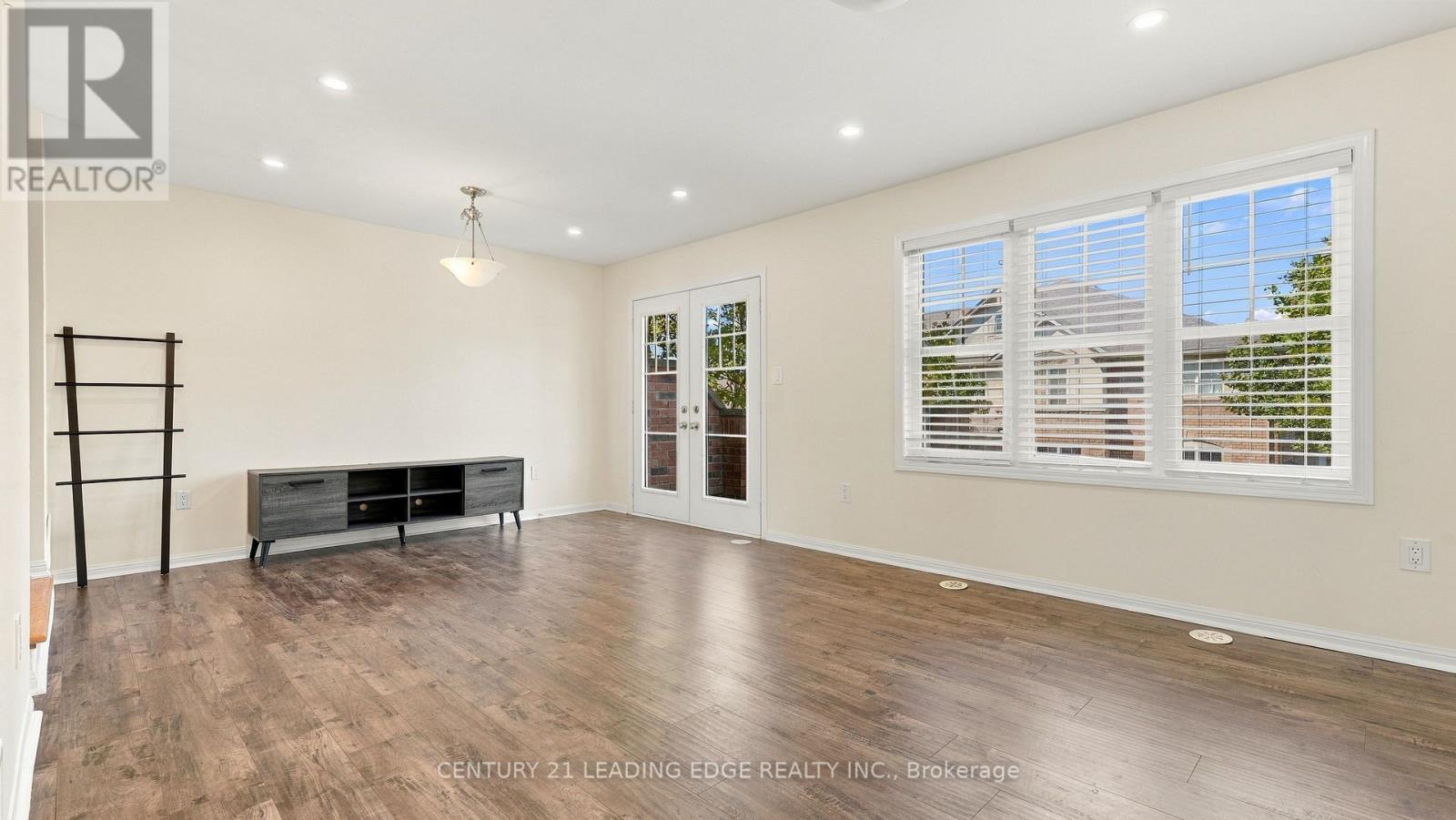 208 MAGURN GATE - 14