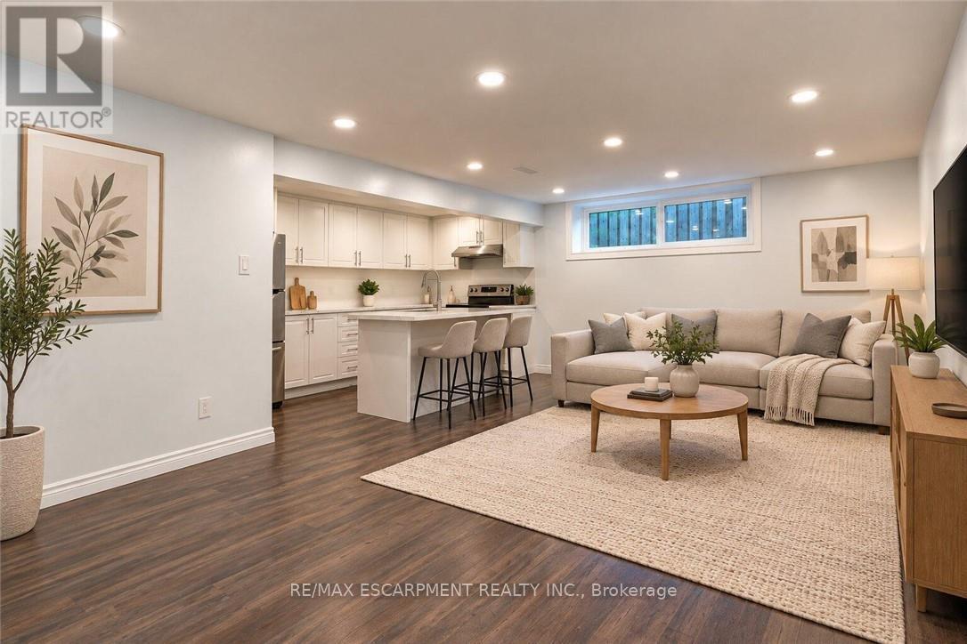 33 BELLINGHAM DRIVE - 38
