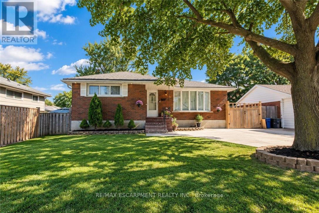 33 BELLINGHAM DRIVE - 4
