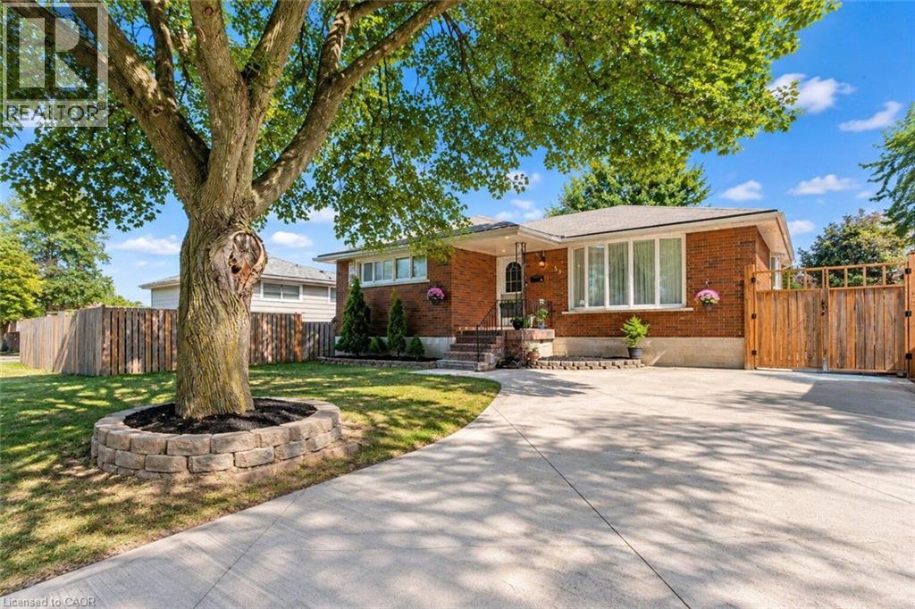 33 BELLINGHAM Drive, Hamilton — photo 3