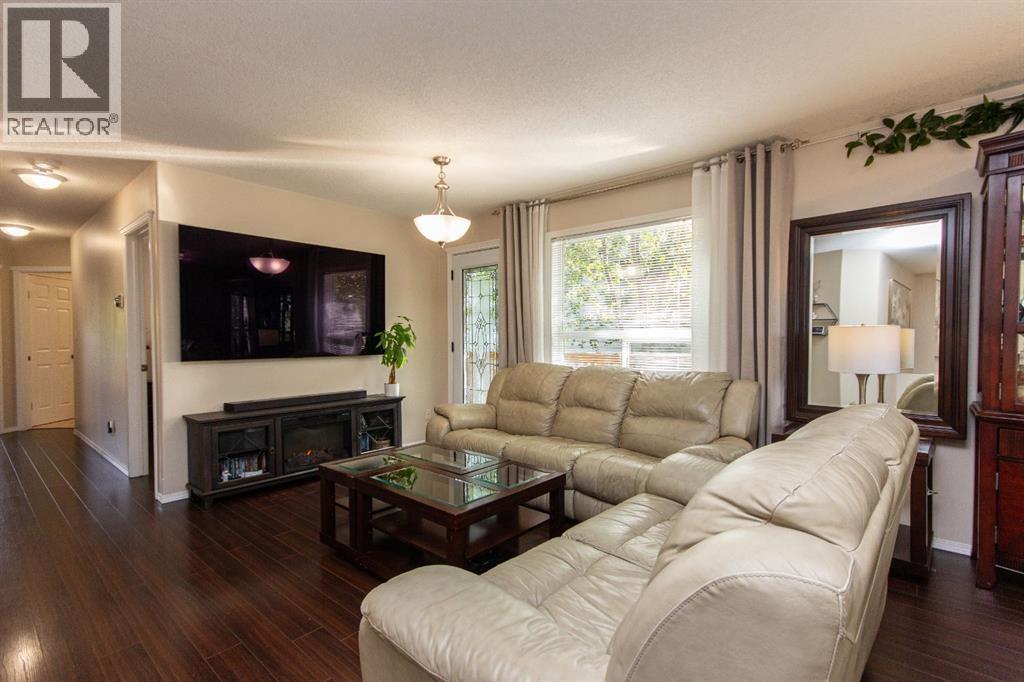 Listing photo – 5851 58 Avenue, Red Deer