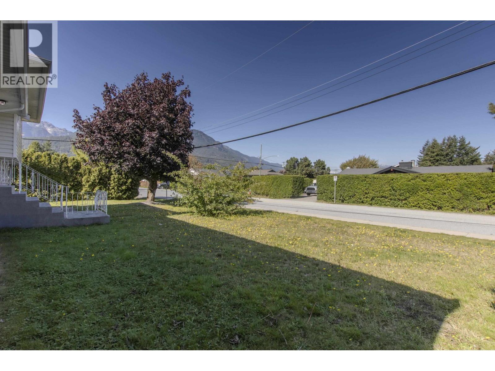 1990 DIAMOND Road, Squamish, British Columbia, V0N1T0, Squamish, British Columbia — photo 2 of 5