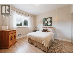 6222 Sitka Road, Sechelt, BC V7Z0L3 Photo 11