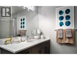 4pc Bathroom - 159 Royston Green Nw, Calgary, AB T3L0N8 Photo 9