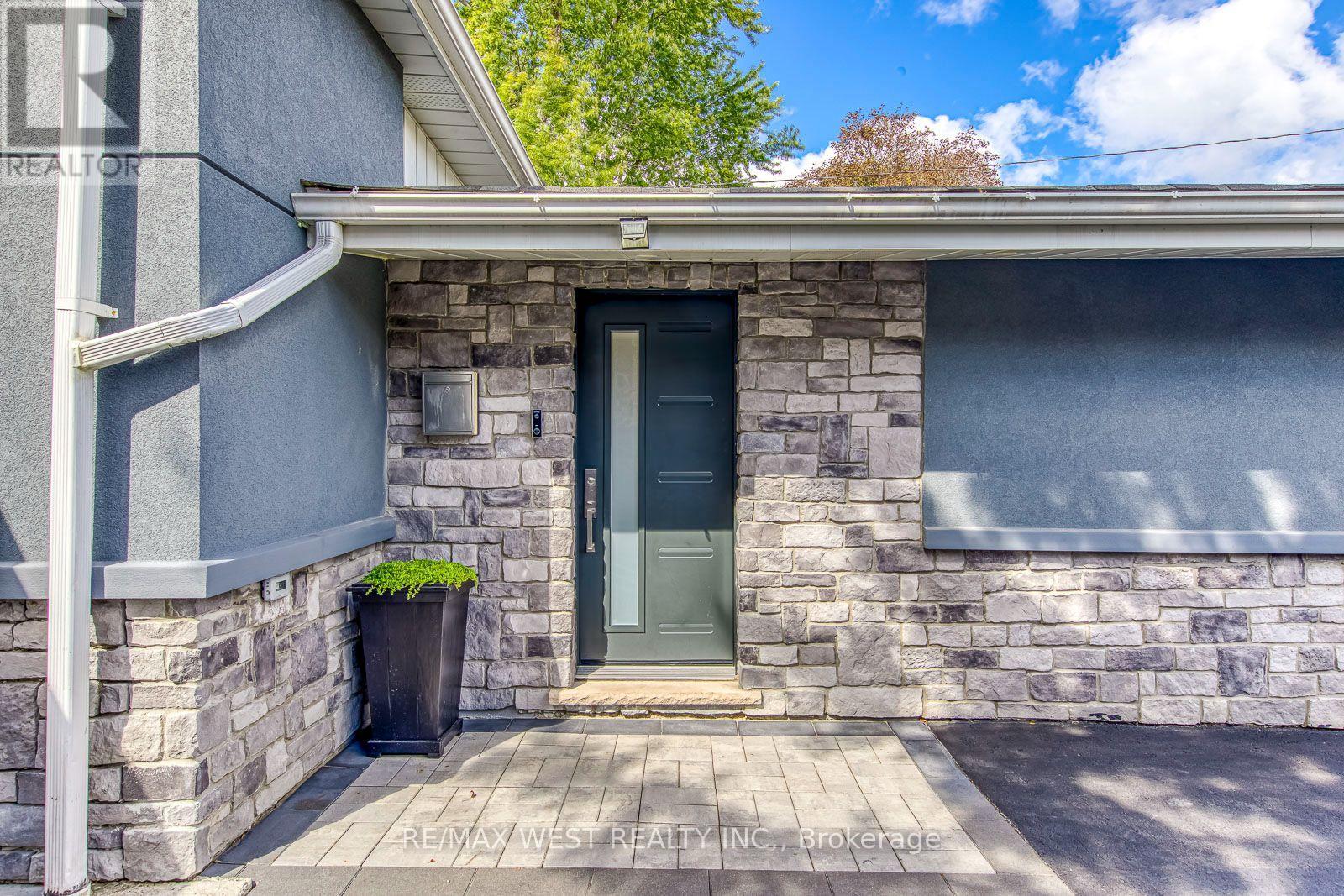 6 MILLVIEW COURT, Toronto (West Humber-Clairville) — photo 4