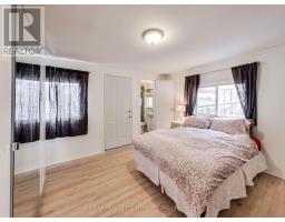 Living room - 39 Pendrith Street, Toronto, ON M6G1R6 Photo 6