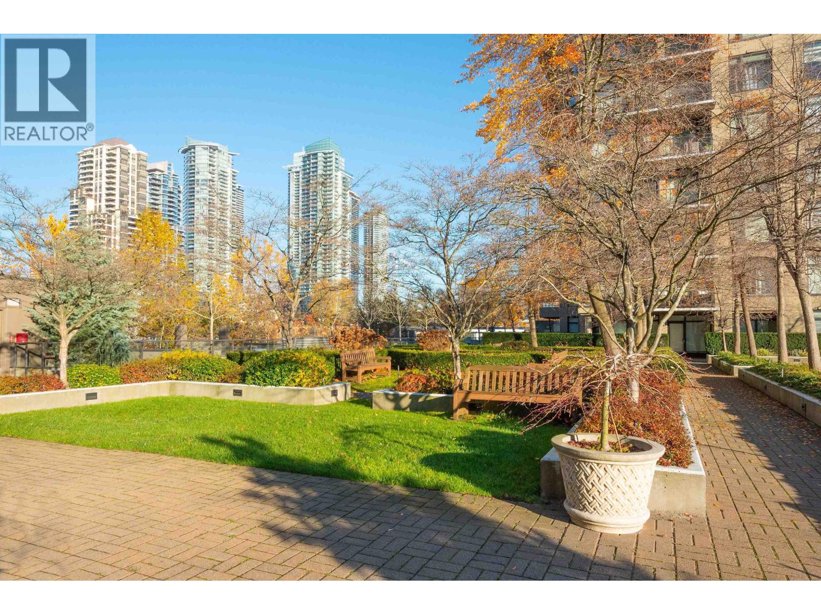 Photo of 2602 2345 MADISON AVENUE 32