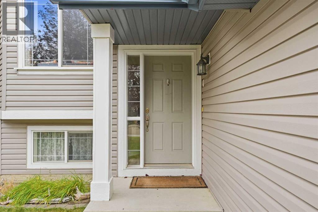 141 Thornfield Close SE - photo 3