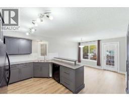 Kitchen - 141 Thornfield Close Se, Airdrie, AB T4A2K8 Photo 7