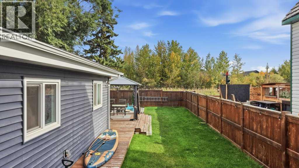 Listing photo – 3513 50 Avenue, Sylvan Lake