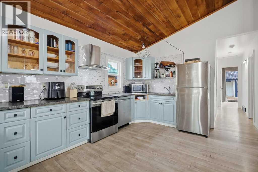 Listing photo – 3513 50 Avenue, Sylvan Lake