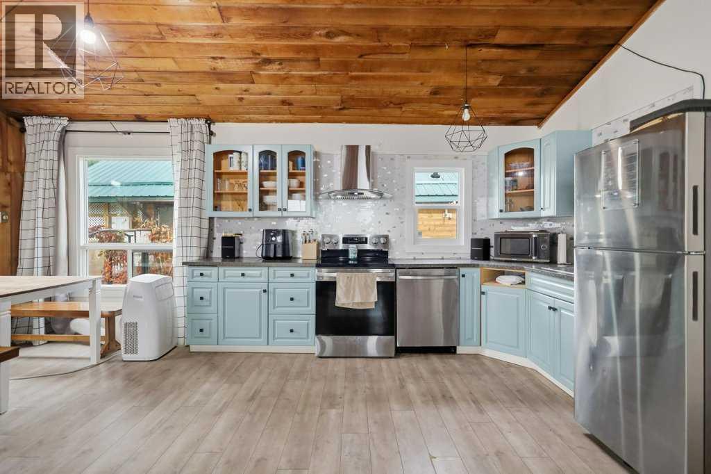 Listing photo – 3513 50 Avenue, Sylvan Lake