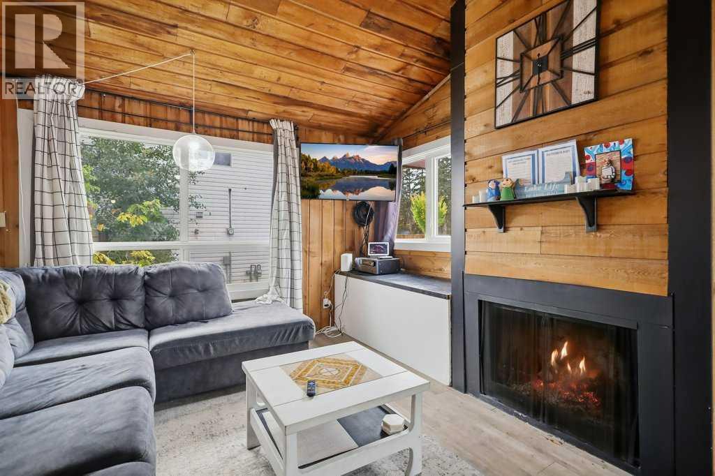 Listing photo – 3513 50 Avenue, Sylvan Lake