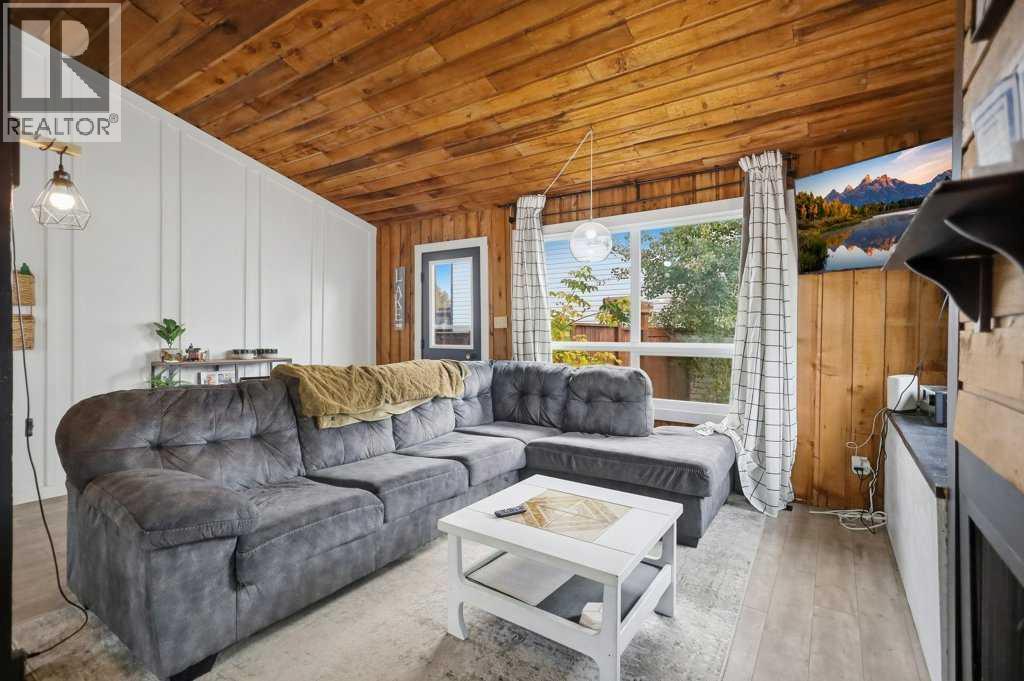 Listing photo – 3513 50 Avenue, Sylvan Lake