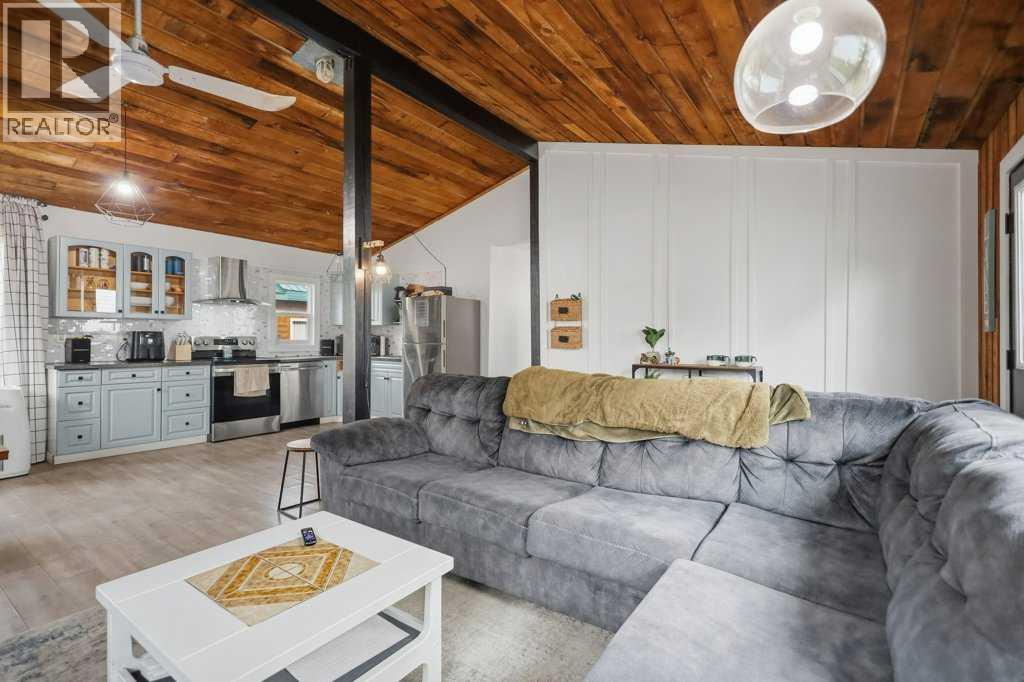 Listing photo – 3513 50 Avenue, Sylvan Lake