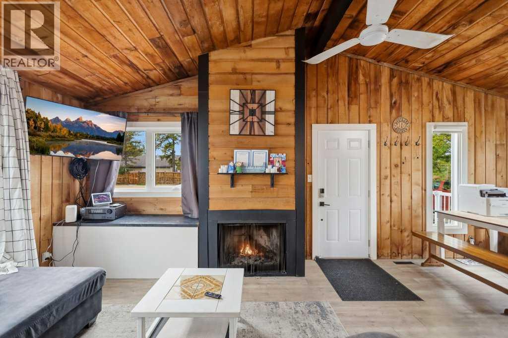Listing photo – 3513 50 Avenue, Sylvan Lake