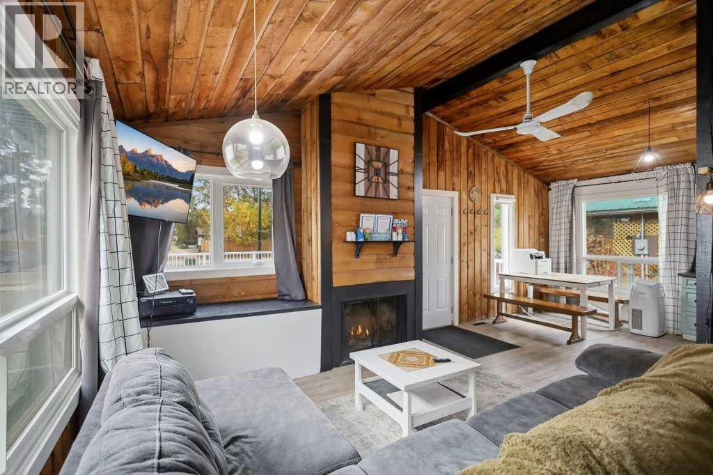 Listing photo – 3513 50 Avenue, Sylvan Lake