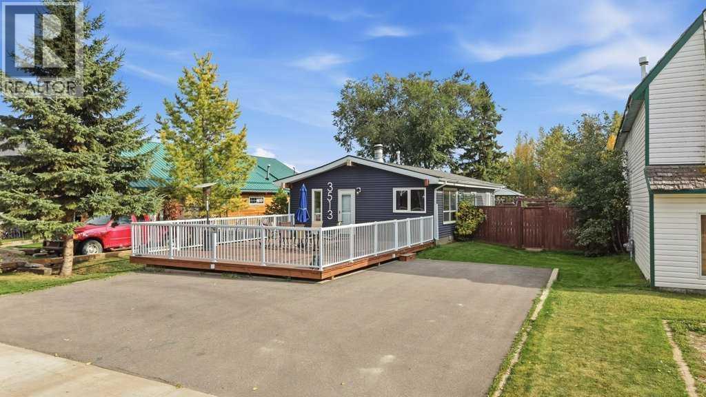 Listing photo – 3513 50 Avenue, Sylvan Lake