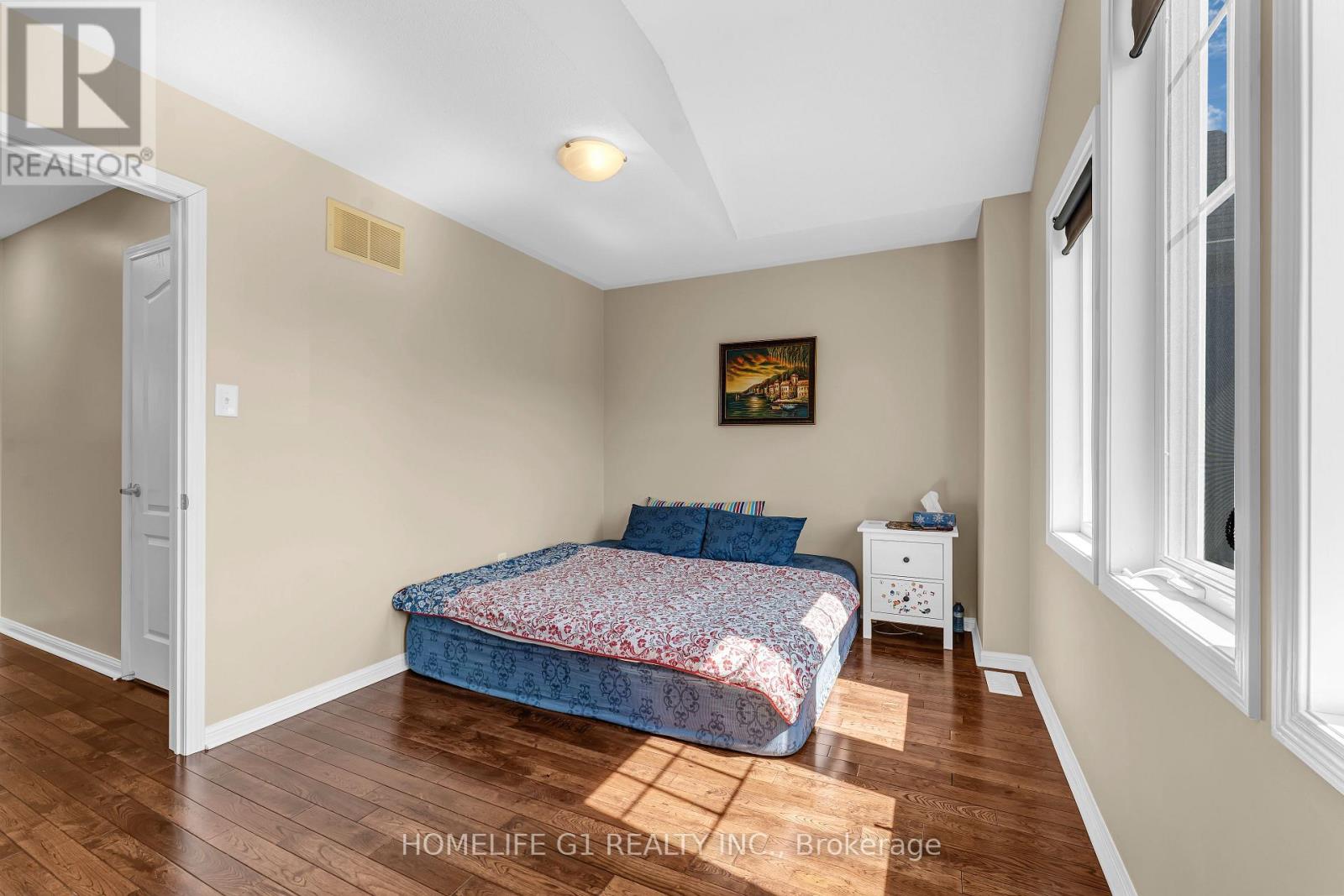 889 CHALLINOR TERRACE - 21