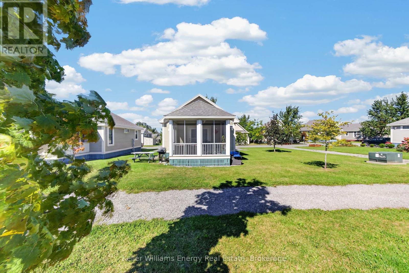 #54 7 BUTTERNUT LANE - 32