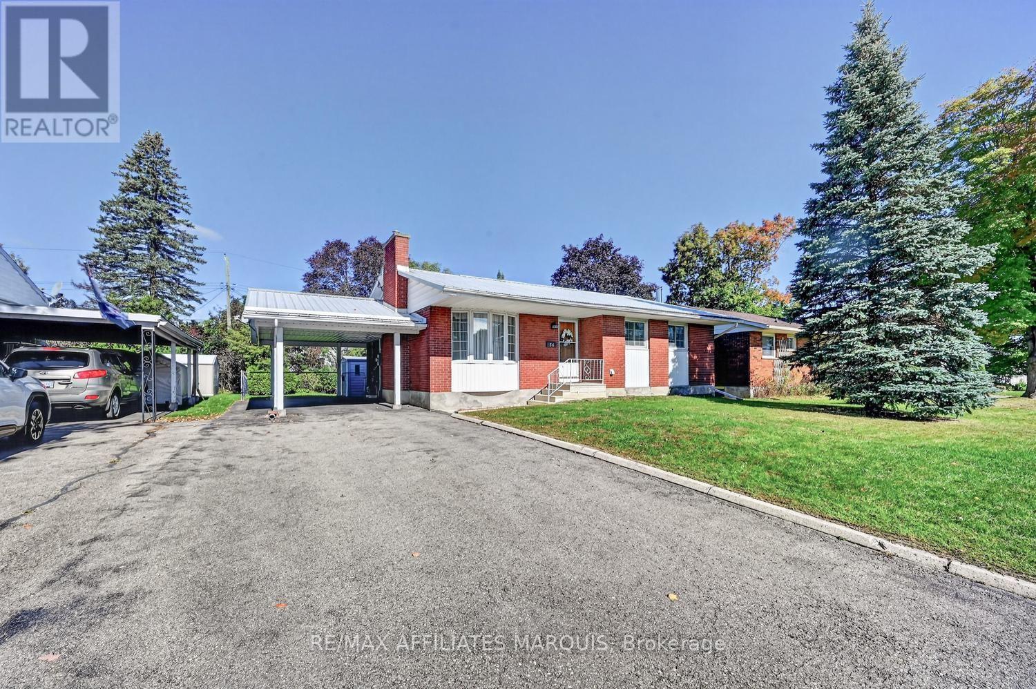 56 MARSHA DRIVE, Smiths Falls — photo 2