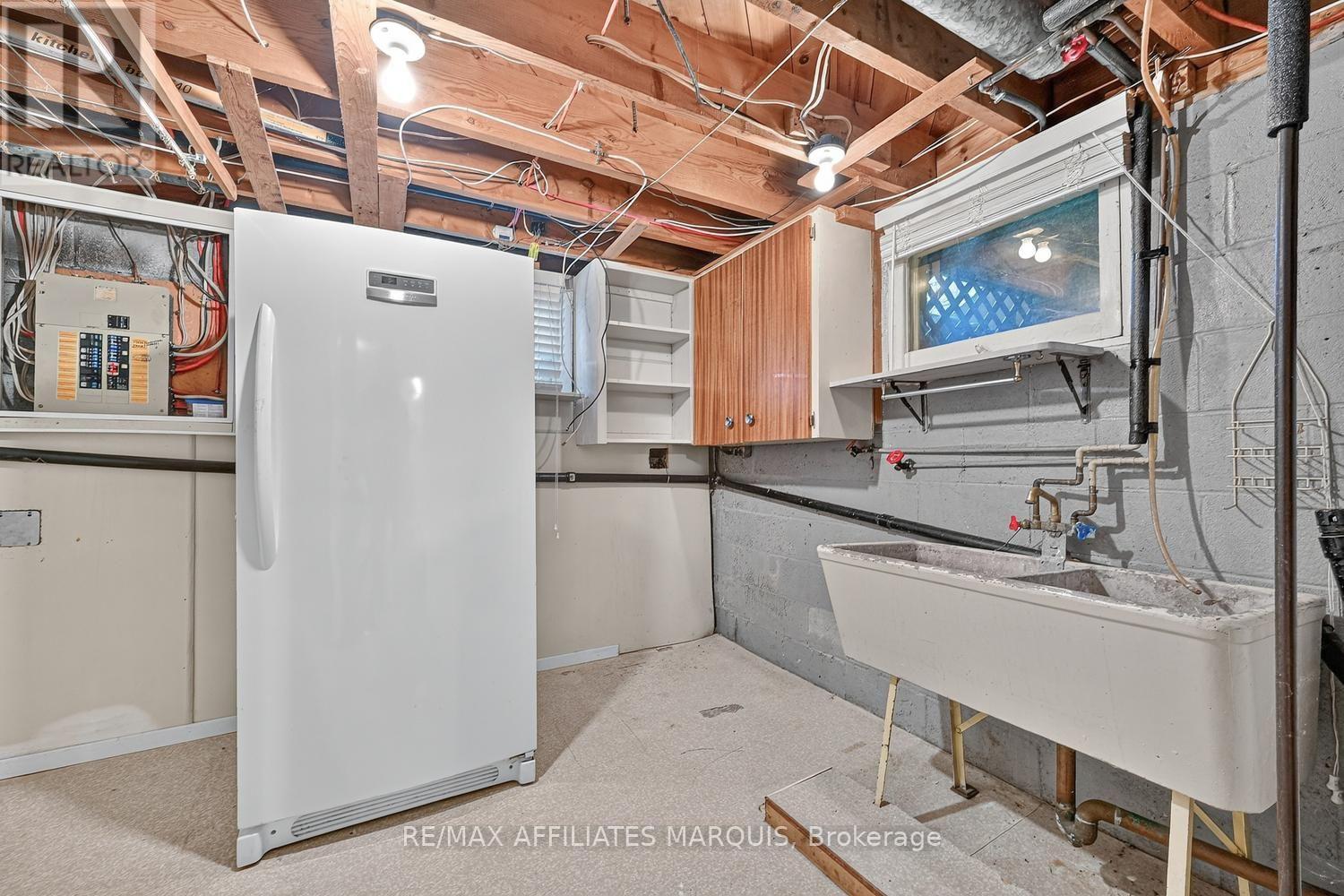56 MARSHA DRIVE - 31