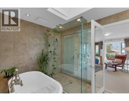 4pc Bathroom - 4615 14a Street Sw, Calgary, AB T2T3Y4 Photo 17