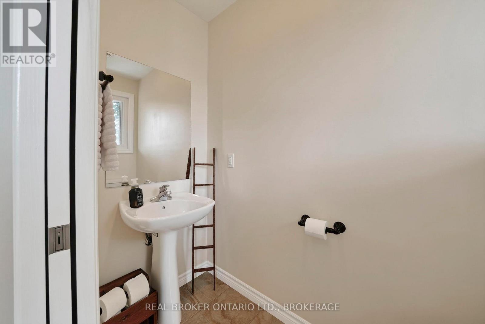 55 ABAGAIL CRESCENT, South Stormont — photo 4