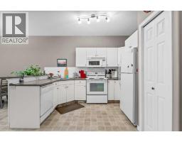 Living room - 2, 939 Ramage Crescent, Red Deer, AB T4P3Z9 Photo 6