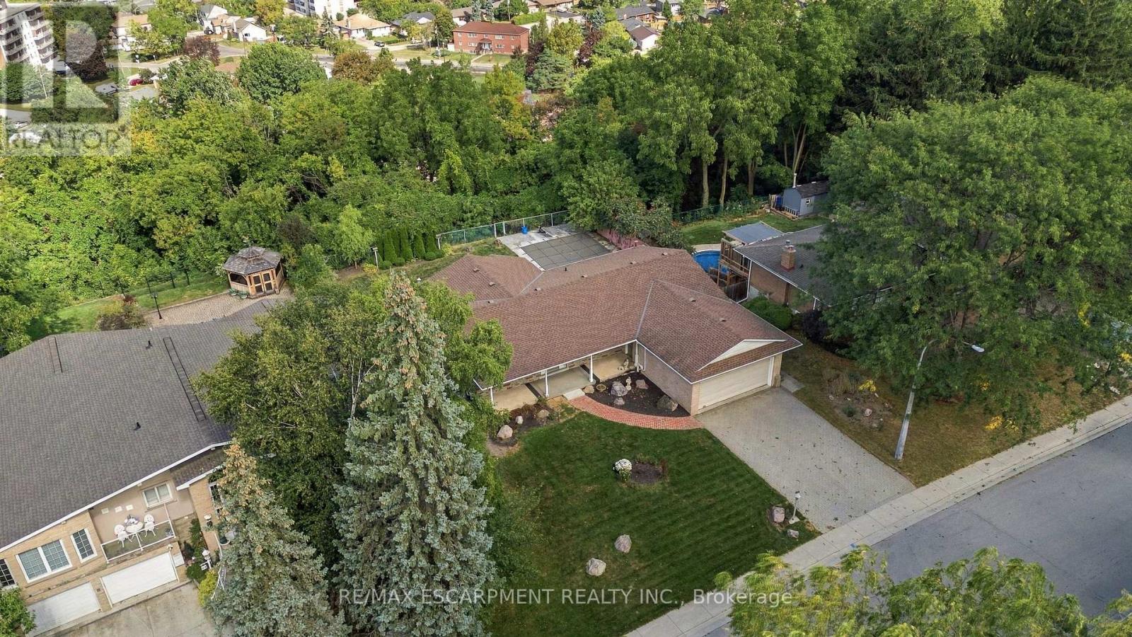 26 LESLIE DRIVE - 45