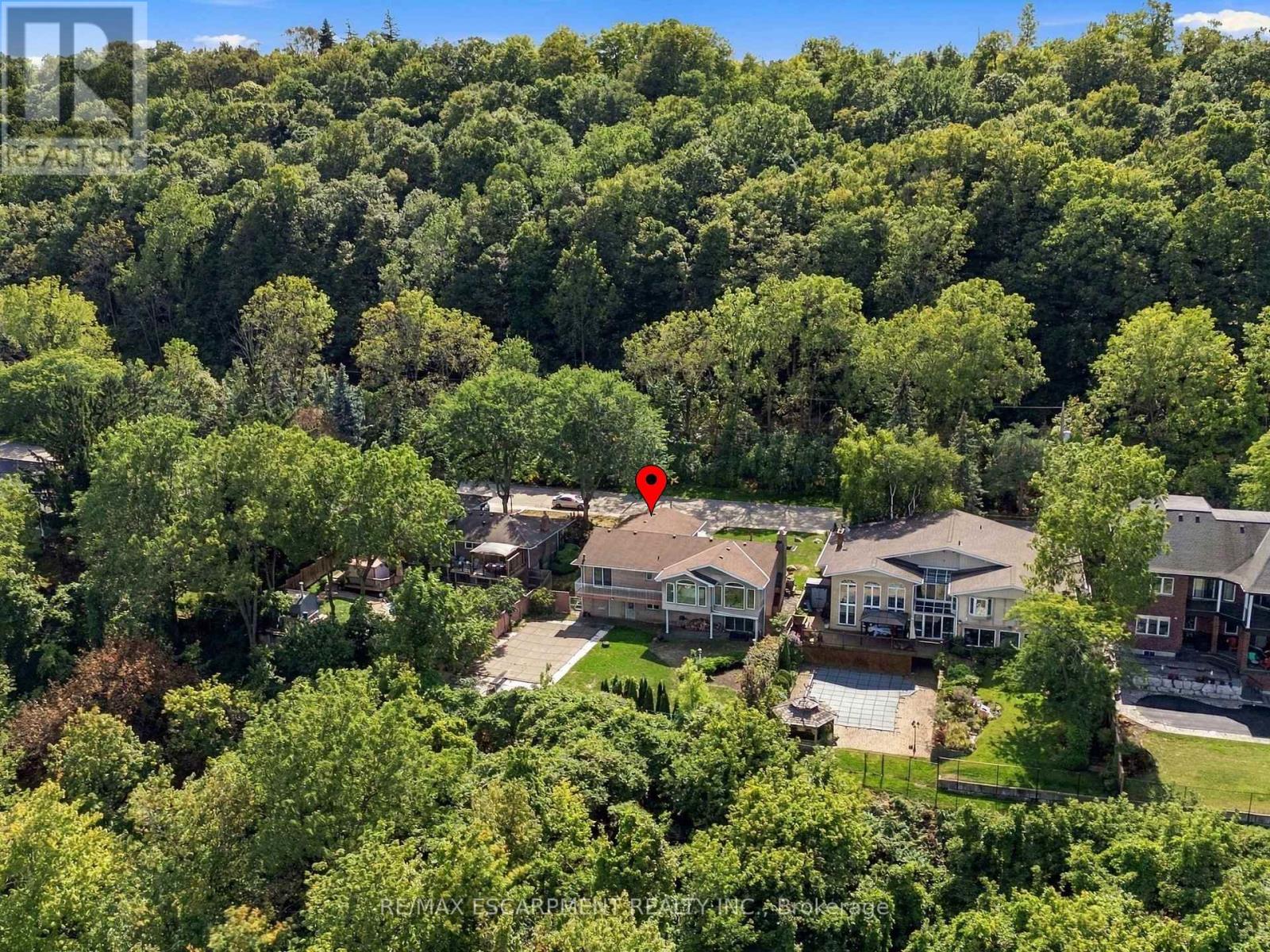 26 LESLIE DRIVE - 49