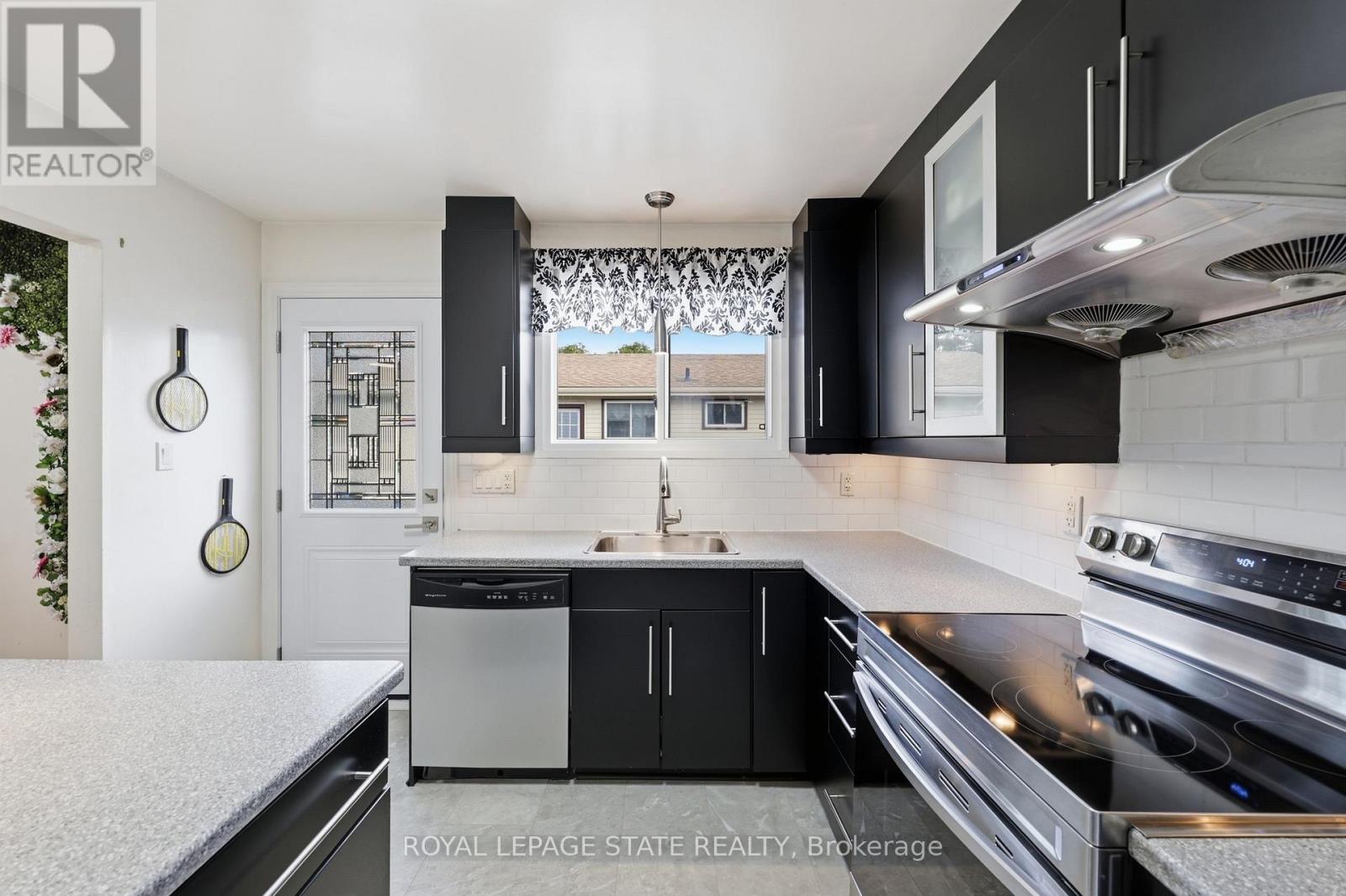 63 FOLKESTONE AVENUE - 12