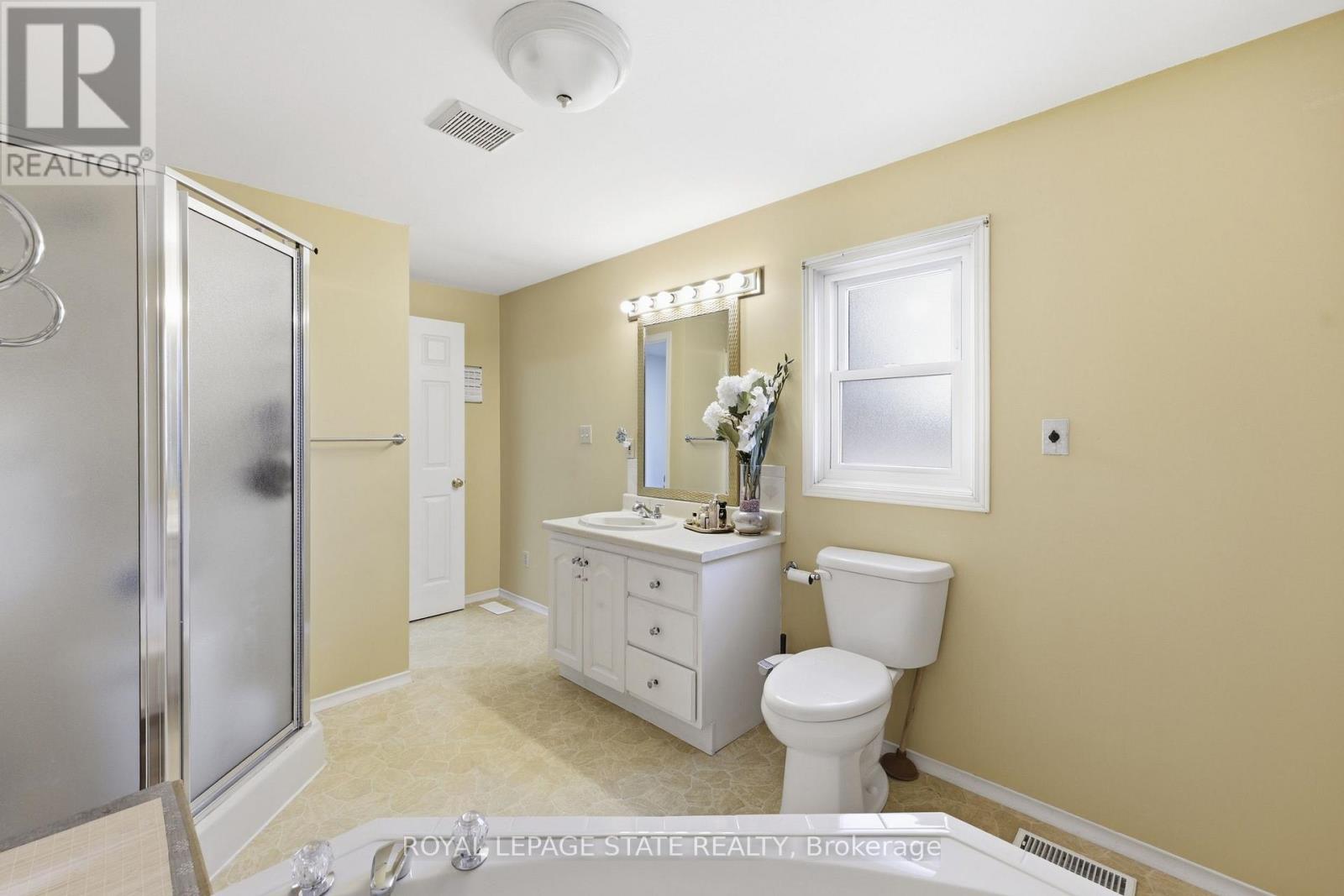 63 FOLKESTONE AVENUE - 26
