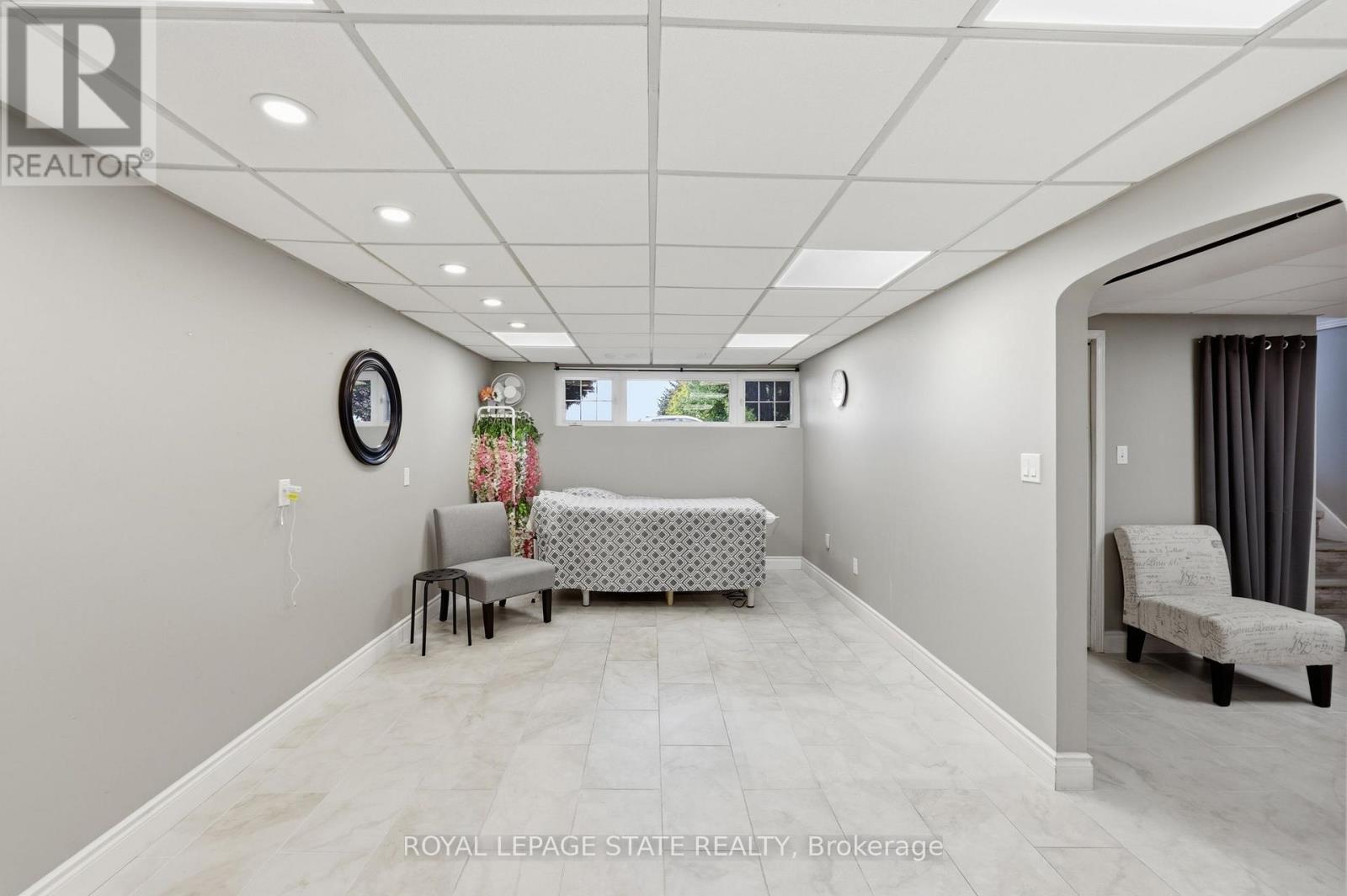 63 FOLKESTONE AVENUE - 30