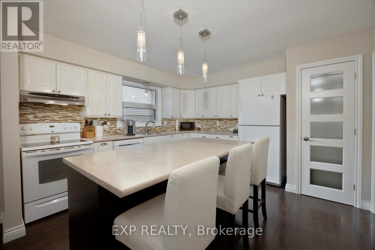 42 FARMINGTON CRESCENT, London South (South L) — photo 8