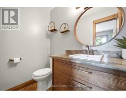 Bathroom - 39 Broadview Avenue, Mississauga, ON L5H2S8 Photo 12